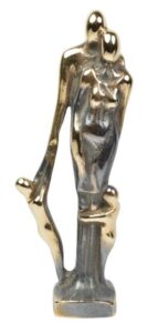 Par med 2 børn.16 cm Pris 2000.00